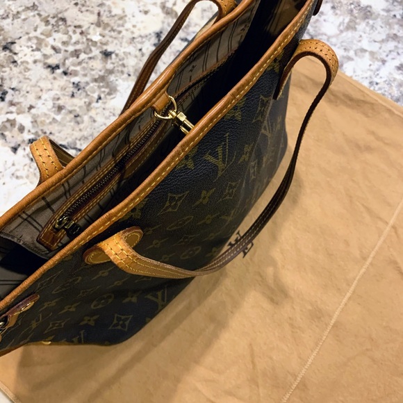 (USED) Louis Vuitton Neverfull Purse. Please message if you’re Interested.Thanks - Picture 11 of 11